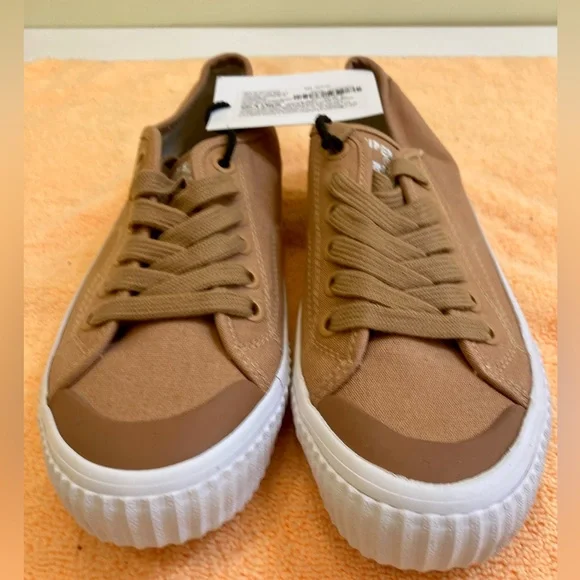 SUPERDRY
Low Pro 2.0 Lace-Up Sports Shoes - Picture 8 of 11